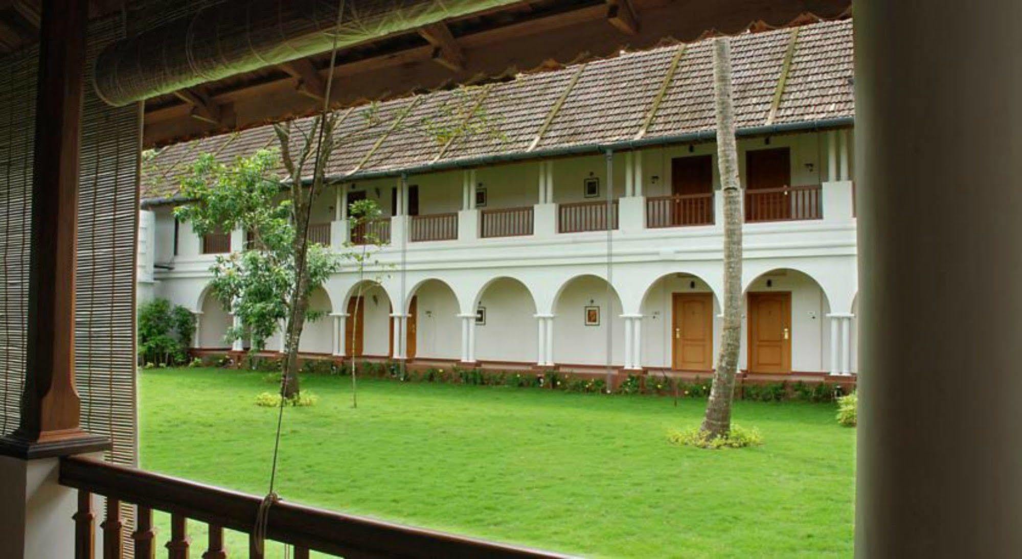 Lemon Tree Vembanad Lake Resort, Kerala Alappuzha Екстериор снимка